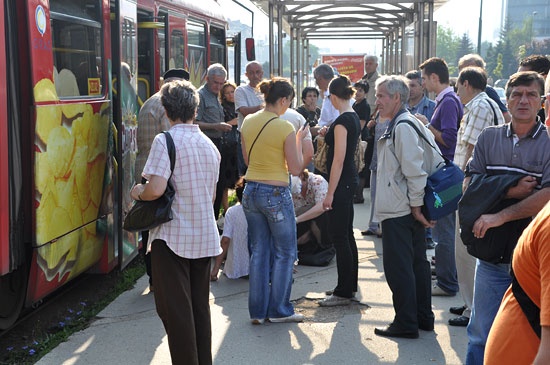 Žena pala prilikom izlaska iz tramvaja