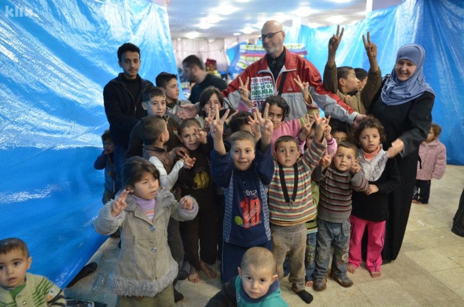 Izbjeglički kamp sa više od 150 djece ◊ Foto: Damir Faruk Saračević, Humanitarno udruženje Miris