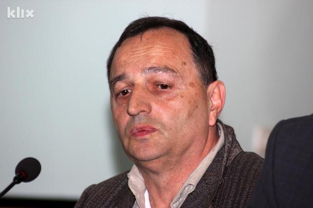 Književnik Mirsad Sinanović na promociji "Knjige majci"