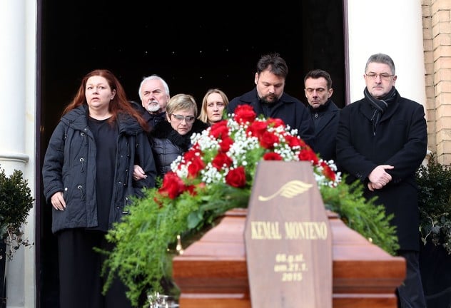 blusrcu.ba-ÄŒlanovi porodice, prijatelji i kolege su se danas oprostili od Kemala Montena na zagrebaÄkom groblju Mirogoj.