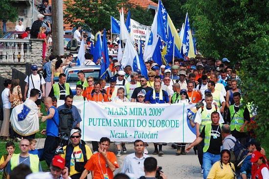 Marš mira 2009, polazak iz Nezuka prema Potočarima (Foto: Fotoservis)