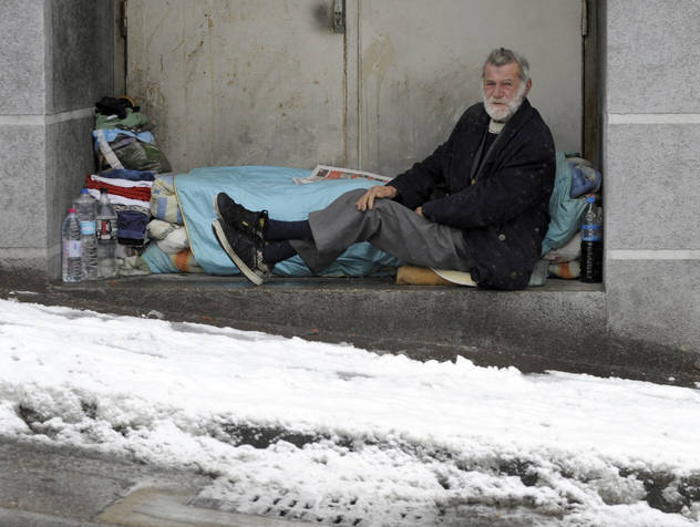 Francuska: Beskućnik se smrzava (Foto: AFP)