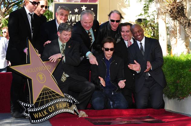 Paul McCartney s prijateljima (Foto: AFP)