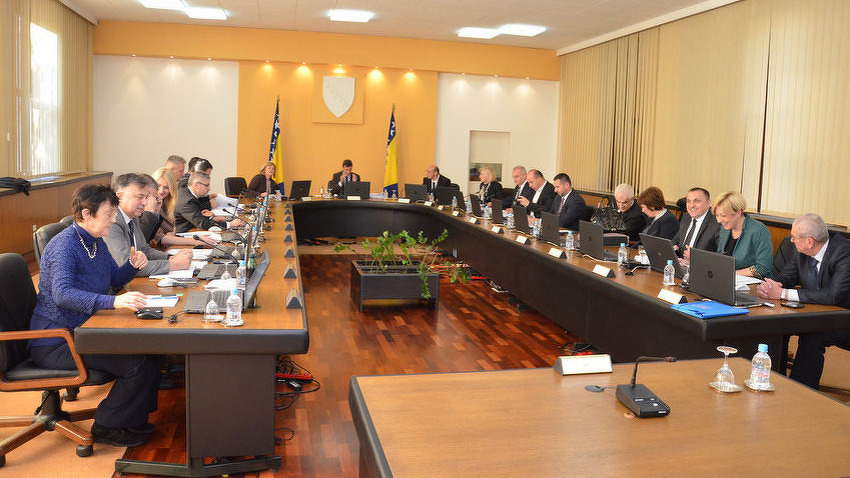 Finansijski neodrživi kantoni u 2016. godini od Vlade FBiH neće dobiti pomoć, prijeti im kolaps