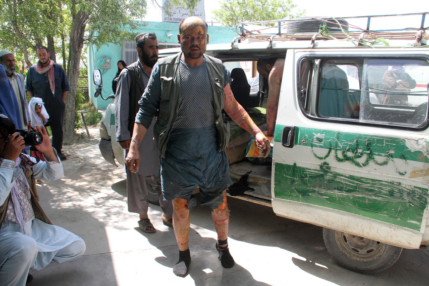 U sudaru dva autobusa i cisterne  u Afganistanu poginule 73 osobe