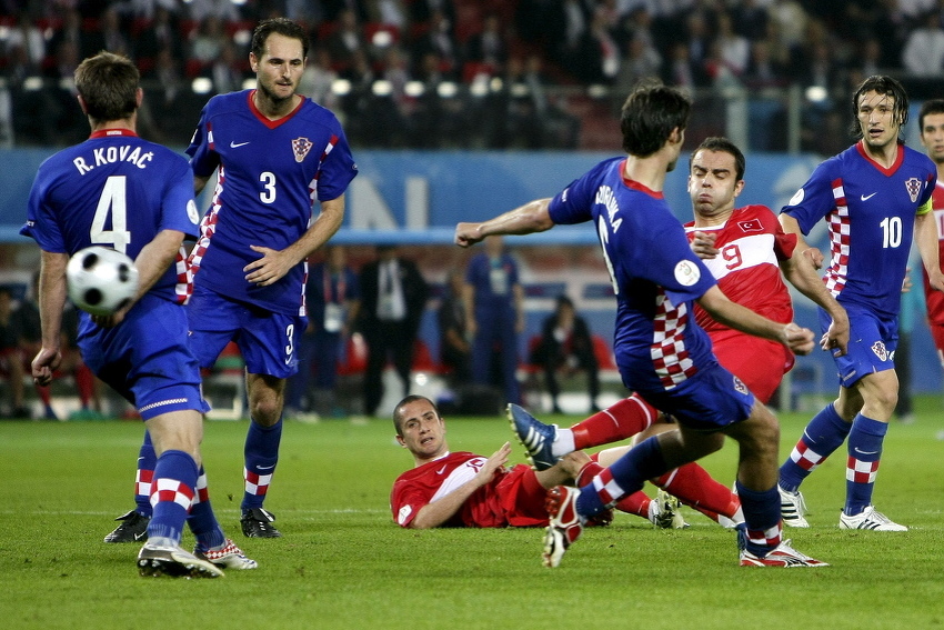 Historija Eura: Gol Semiha Senturka, penali i neutaživa bol Hrvatske