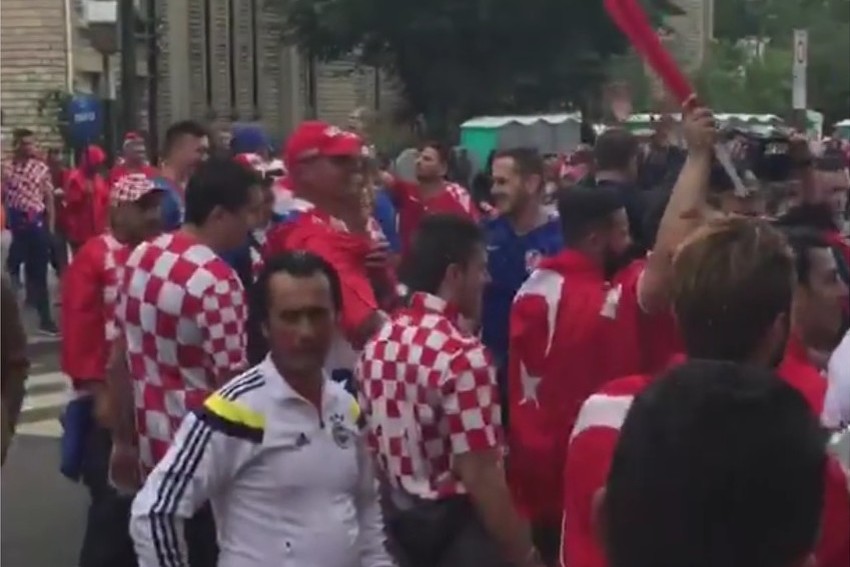 Za primjer svima: Prijateljski susret hrvatskih i turskih navijača u Parizu