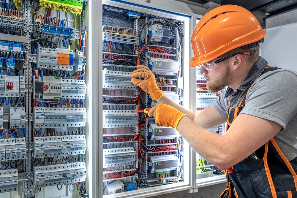 Elektroinstalater (m/ž)
