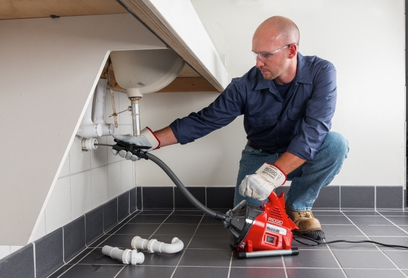 Pomoćni radnik na održavanju odvoda (m)