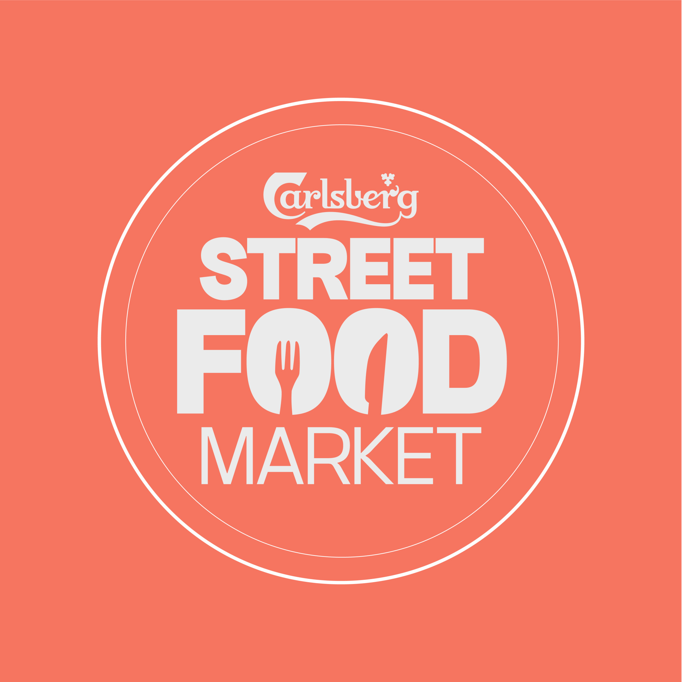 Radnik za roštiljem i pripremi street food jela