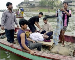 U prevrtanju bangladeškog trajekta poginula 81 osoba