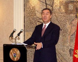Đukanović: Koštunica napravio najgrublji faul