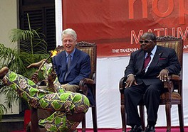 Clinton predstavio novi program protiv AIDS-a u Tanzaniji