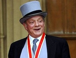 Glumac David Jason postao vitez