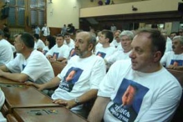 Provokativno obučeni Radikali u Skupštini Srbije
