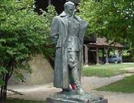 Spomenik Josipu Brozu Titu u rodnom Kumrovcu