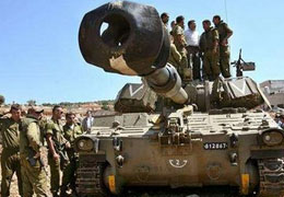 Izraelski ministar odbrane, Amir Peretz sa vojnicima; Foto: Reuters