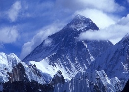 Olimpijska baklja na Mount Everestu