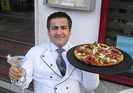 Domenico Crolla drži najskuplju pizzu na svijetu