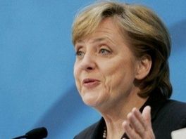 Merkel čestitala pobjedu Sarkozyju telefonom