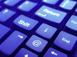 Industrija informatičkih i komunikacijskih tehnologija: Odnosi preduzeća i medija