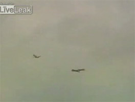 Svjedočili sudaru dva aviona u zraku (video)