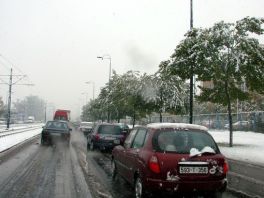 Snježne padavine uzrokovale poteškoće u odvijanju saobraćaja u BiH