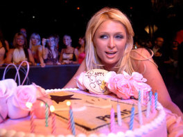 Paris Hilton proslavila rođendan obučena kao punk princeza