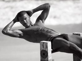 Beckham ponovo pozira za Armani