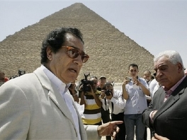 Piramide sa nadzornim kamerama i senzorima
