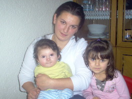 Foto: žepče.ba/Šeherzada sa kćerkama Ramelom i Sanelom