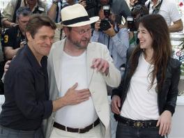 Von Trier, Dafoe i Gainsbourg poziraju novinarima / Foto: Reuters