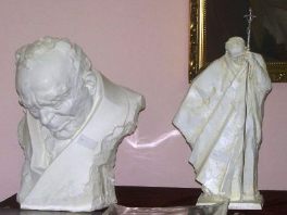 Izgled spomenika papi Ivanu Pavlu II u Sarajevu