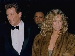 Farrah Fawcett se udaje uprkos bolesti