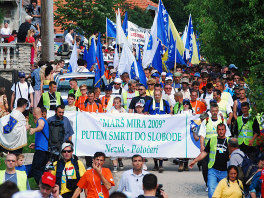 Marš mira 2009, polazak iz Nezuka prema Potočarima (Foto: Fotoservis)