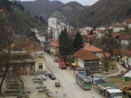 Inzko posjetio dječiji kamp u Potočarima