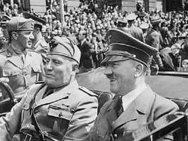 Hitler i Mussolini (Foto: AFP/HO/File)