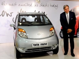 Ratan Tata i Nano (Foto: AFP)