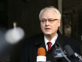 U utrci za predsjednika Hrvatske vodi Ivo Josipović