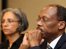 Jean-Bertrand Aristide sa suprugom (Foto: AP)