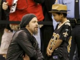 Brad Pitt i njegov sin Maddox (Foto: Reuters)