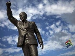 Statua Nelsona Mandele u blizini Franschhoeka (Foto: Reuters)
