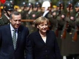 Erdogan i Merkel (Foto: Reuters)