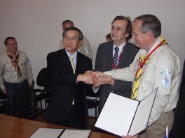 Potpisivanje ugovora (Foto: ZEDA)