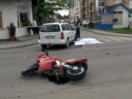 Motociklista poginuo u direktnom sudaru s vozilom