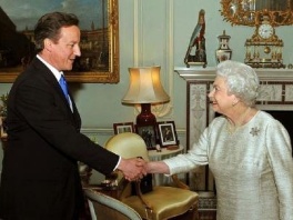 David Cameron i kraljica Elizabeta II (Foto: AFP)