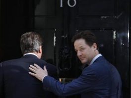 Nick Clegg i David Cameron (Foto: AP)