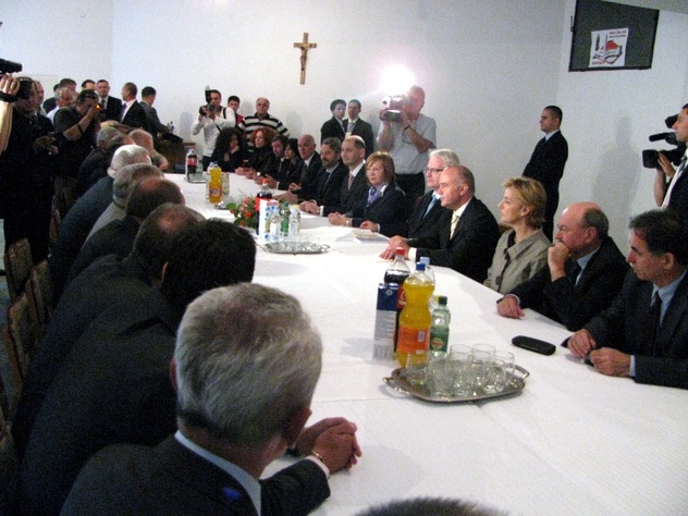 Josipović s predstavnicima hrvatskih stranaka (Foto: SRNA)