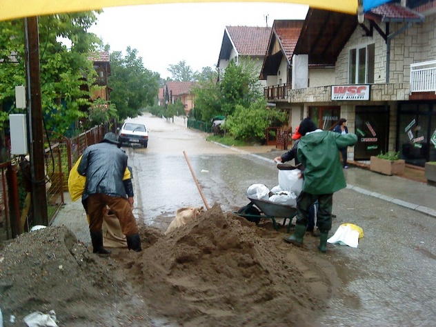 Poplavljene ulice u Srebreniku (Foto: Amir Mehmedović)