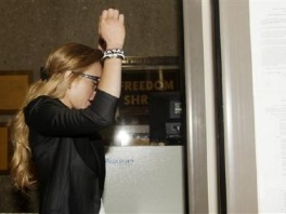 Lindsay Lohan na slobodi nakon 15 sati u zatvoru